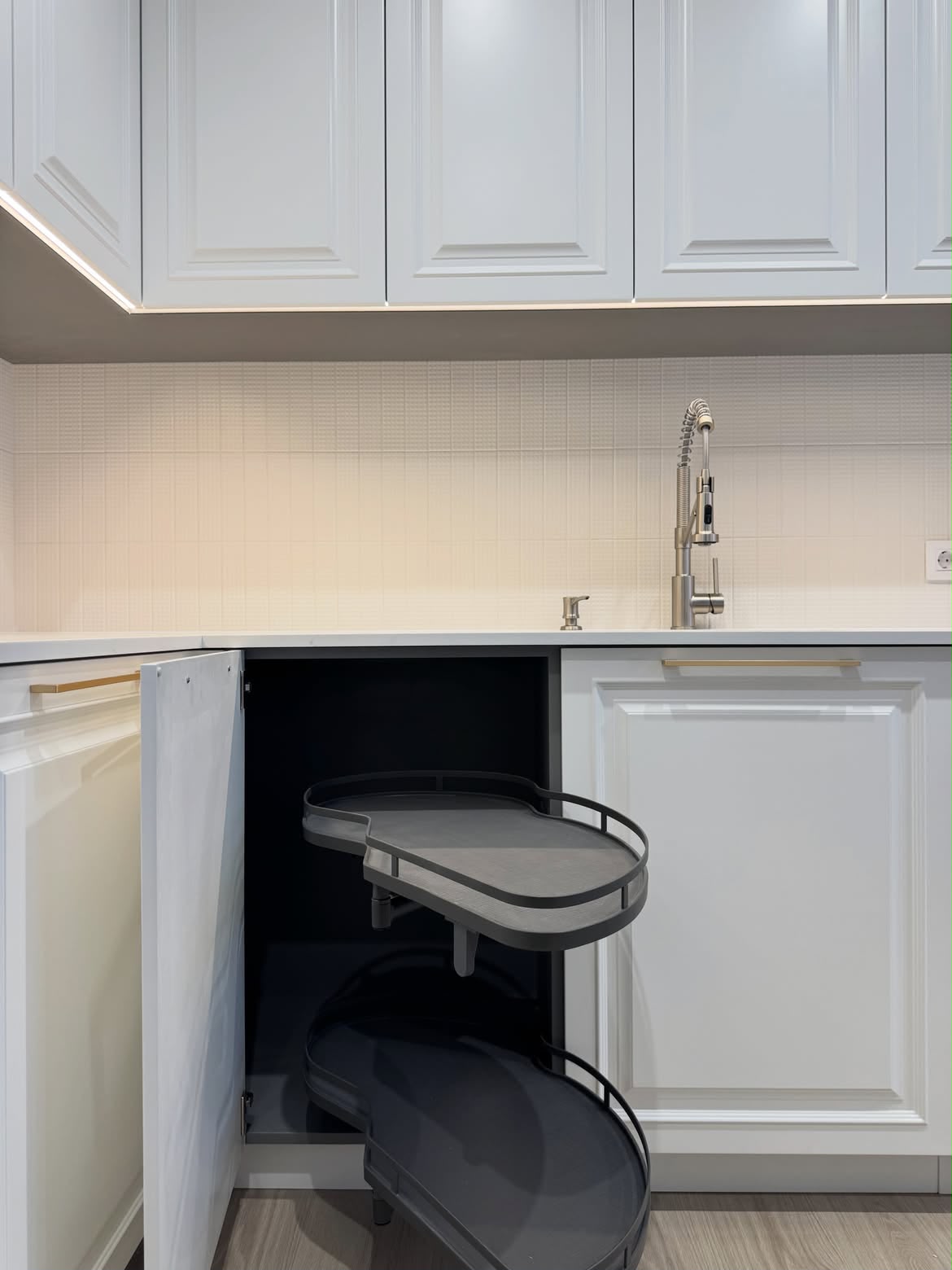 Luxury Modular Kitchen in PU Paint — photo 2